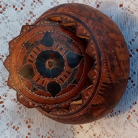 Vintage Hand Crafted/Carved Gourd Peruvian Folk Art Trinket Box Signed - Picture 8 of 15